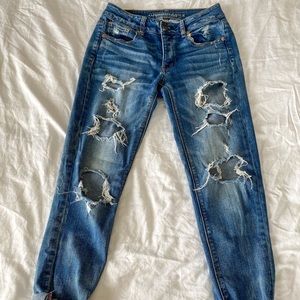 2/$40💜 CLOSET CLEAN OUT: American Eagle ripped boyfriend jeans